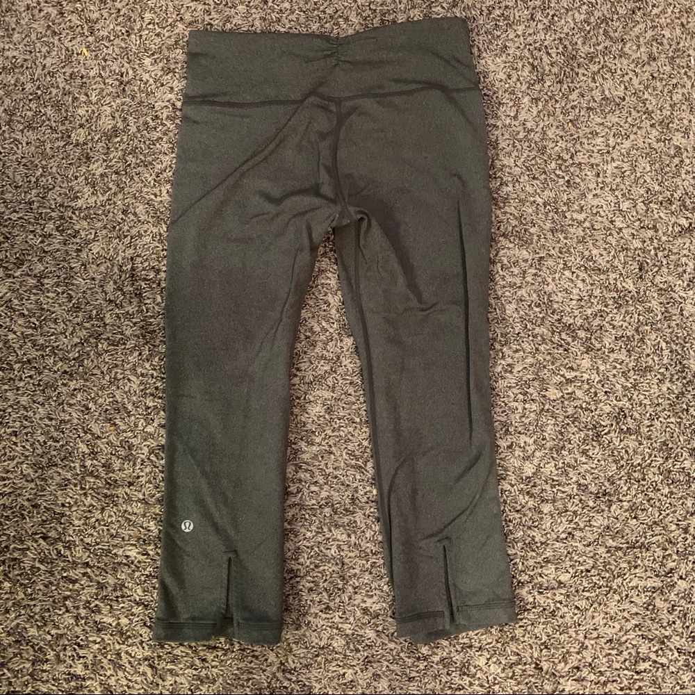🍋Like new Lululemon crops